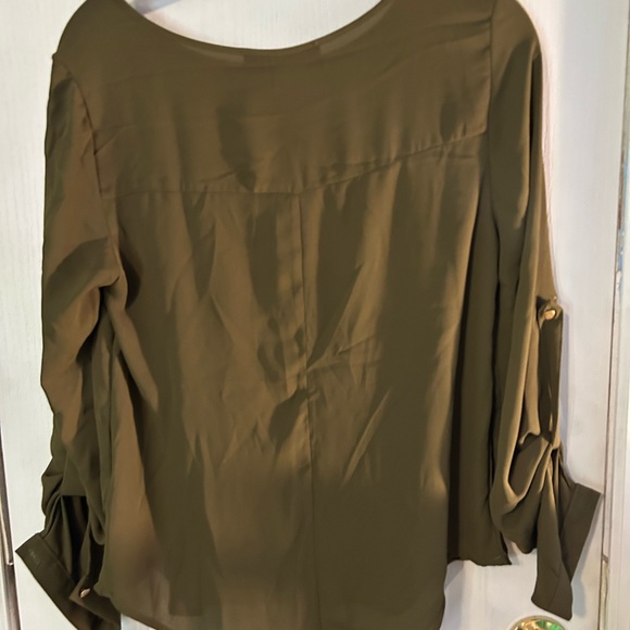 Lot of small blouses. - Picture 13 of 16